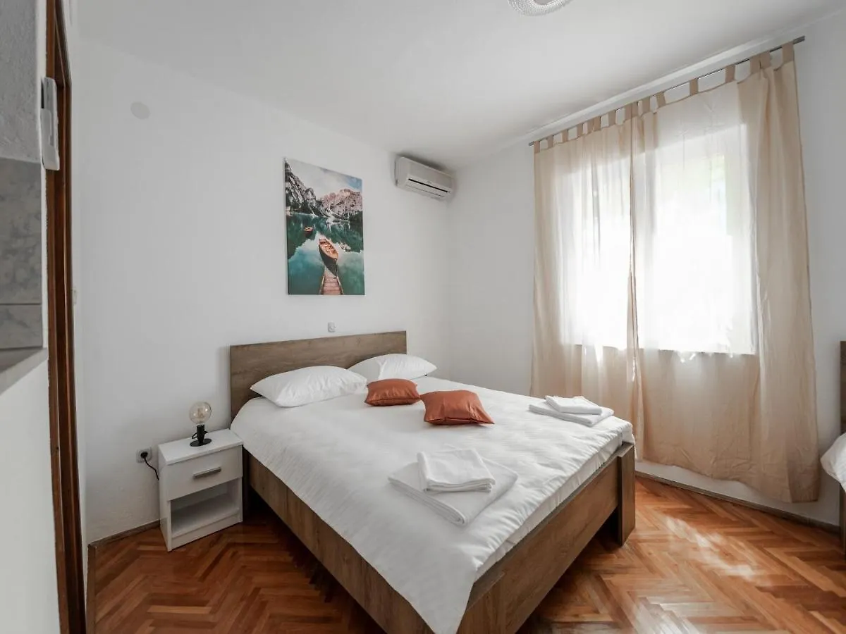 Apartment Zora In Seline With Terrace, Near The Beach 0*,  Croácia