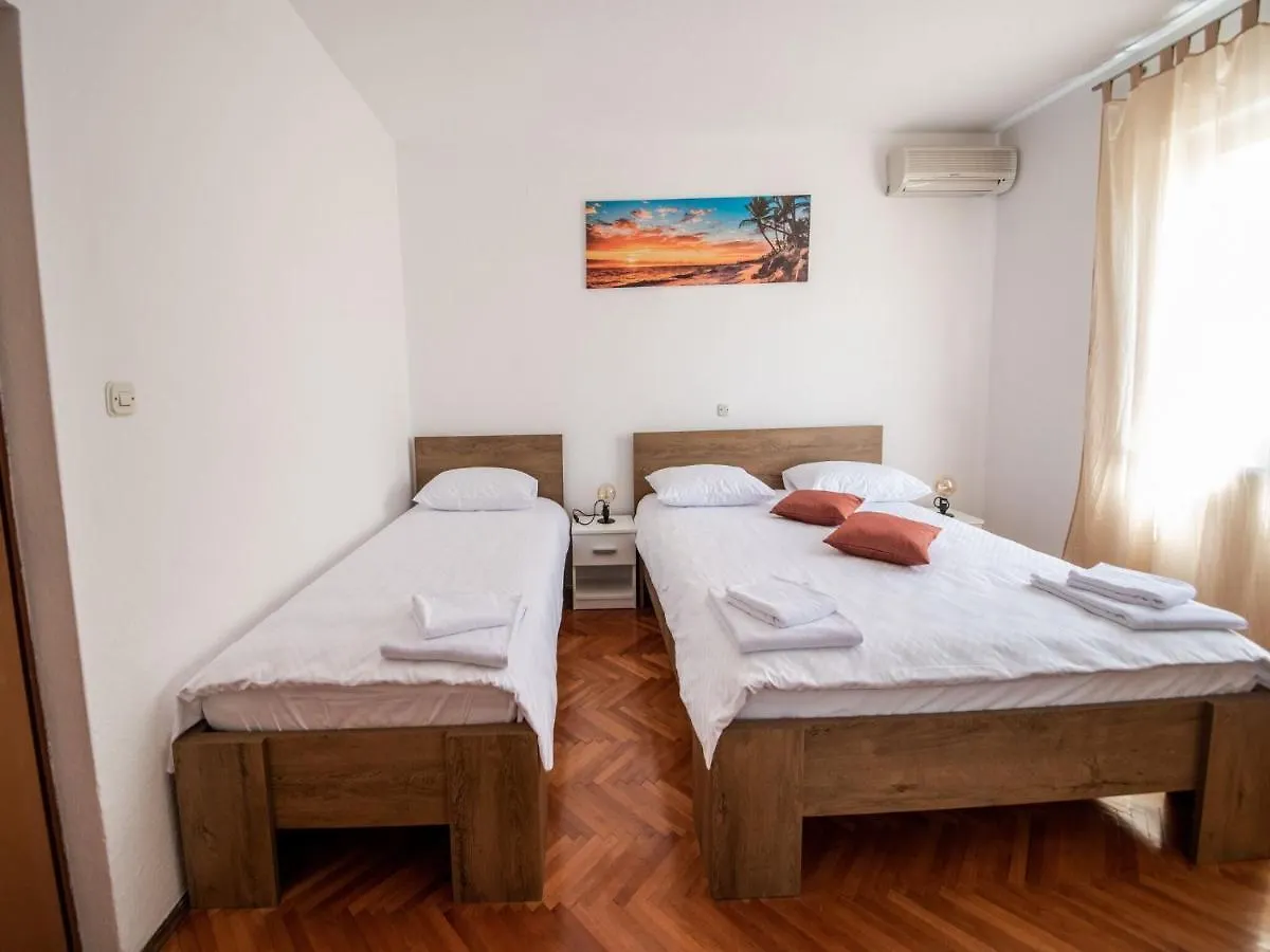 Apartment Zora In Seline With Terrace, Near The Beach Croatia