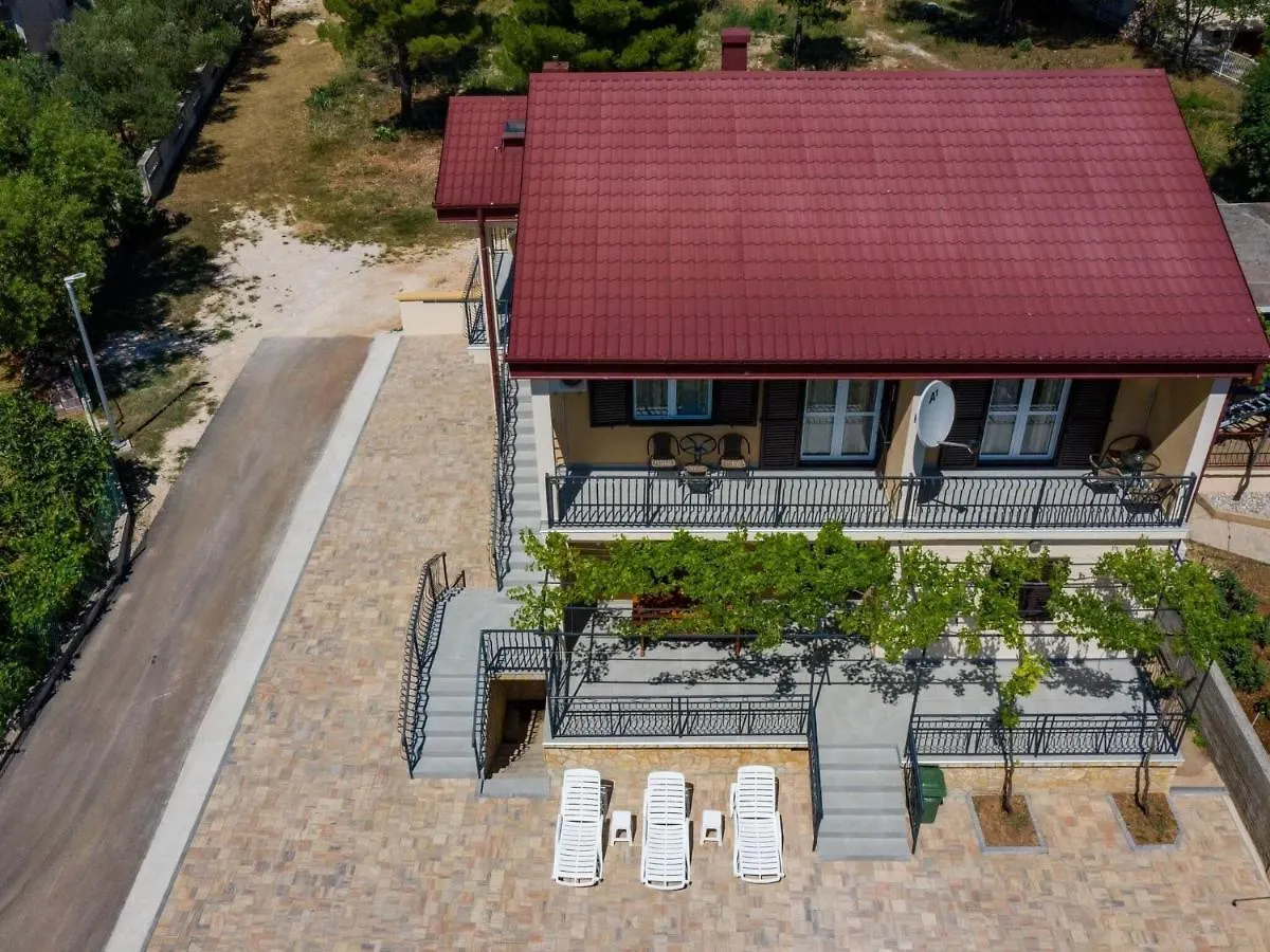 Apartment Zora In Seline With Terrace, Near The Beach Croatia