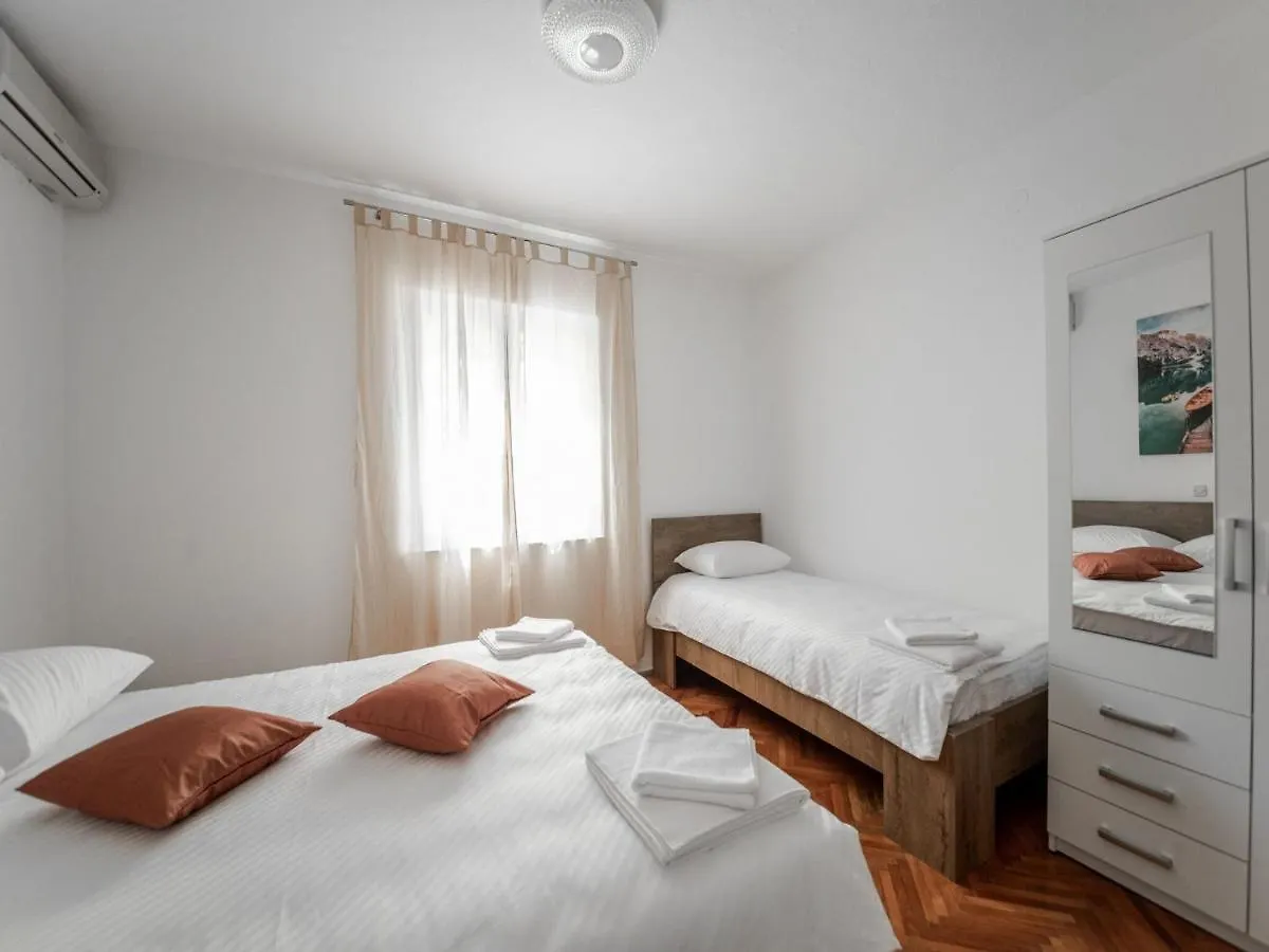 Apartment Zora In Seline With Terrace, Near The Beach