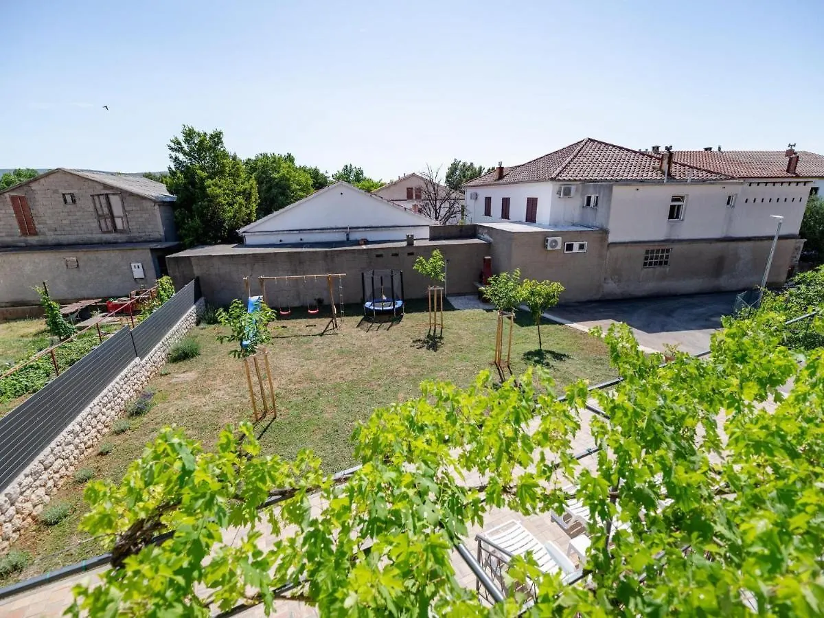Apartment Zora In Seline With Terrace, Near The Beach Croatia
